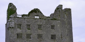 Leamaneh Castle - The Irish Place