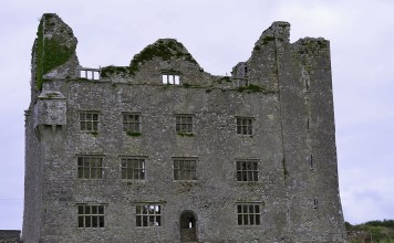 Leamaneh Castle - The Irish Place