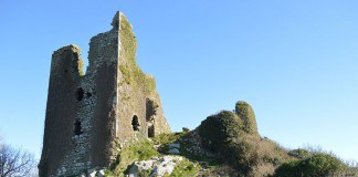 The ruins of Dunhill Castle - The Irish Place