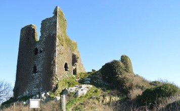 The ruins of Dunhill Castle - The Irish Place