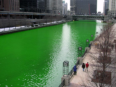 Chicago River dyed green for St Patrick's Day - The Irish Place