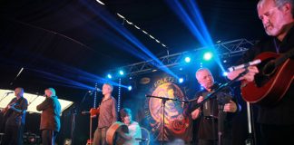 Dervish in full flow at The Doolin Folk Festival 2016 - The Irish Place #doolinfest