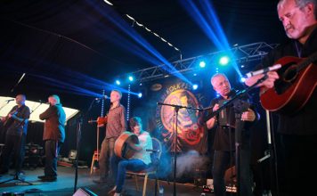 Dervish in full flow at The Doolin Folk Festival 2016 - The Irish Place #doolinfest